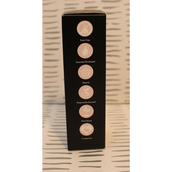 Savvy Minerals by Young Living Liquid Foundation Cocoa 30 ml New With Box - Picture 2 of 5